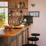Romantica Aparthotel 2*